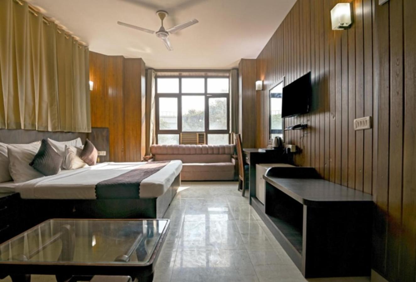 Fabhotel Prime The Rivlet Mg Road Gurgáon Kültér fotó